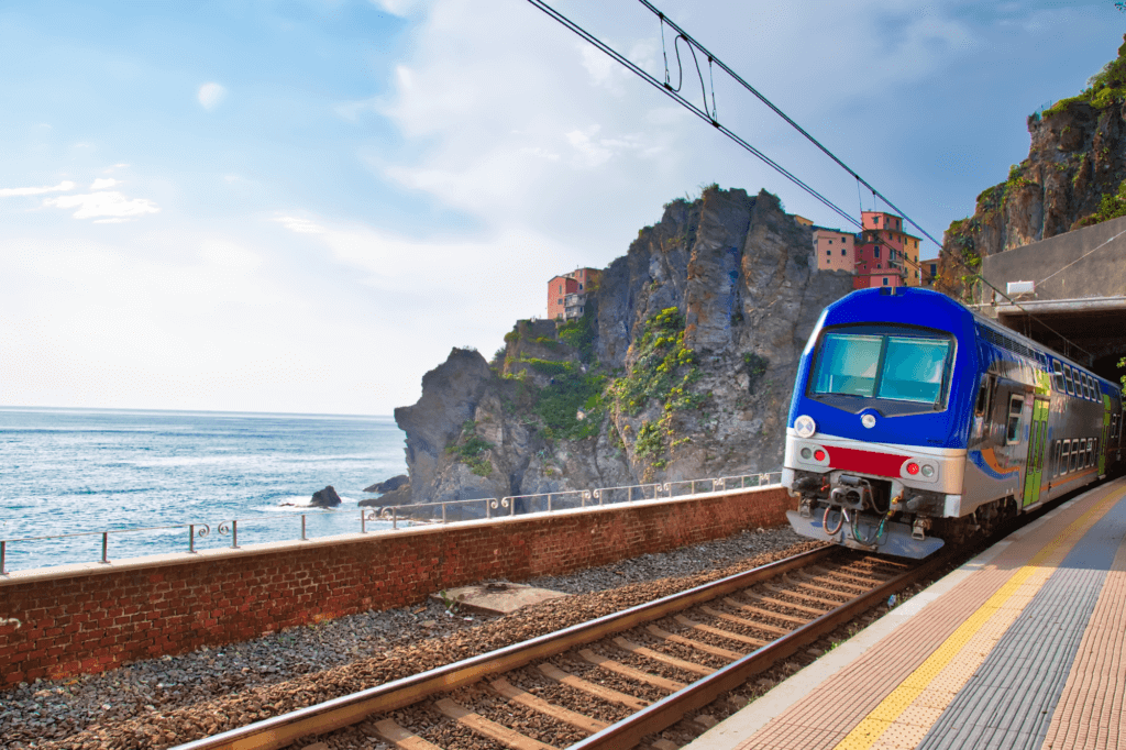 train along the coast of Cinque Terre