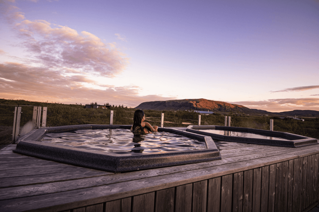 Hot tub hotel overlooking the Northern Lights